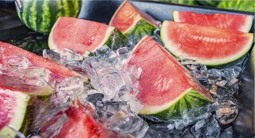 趴窗台上吃瓜,揭秘趴窗台吃瓜的独特魅力