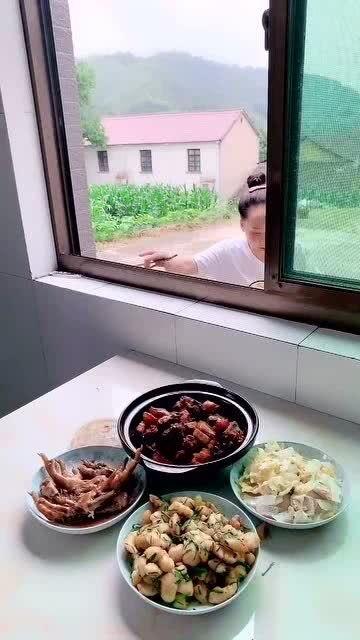 趴窗台上吃瓜,揭秘趴窗台吃瓜的独特魅力