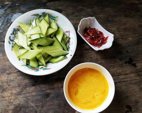 做饭分享吃瓜的说说,烹饪乐趣与吃瓜时光