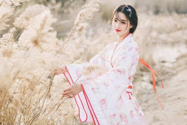 师范校花吃瓜,校园风云再起