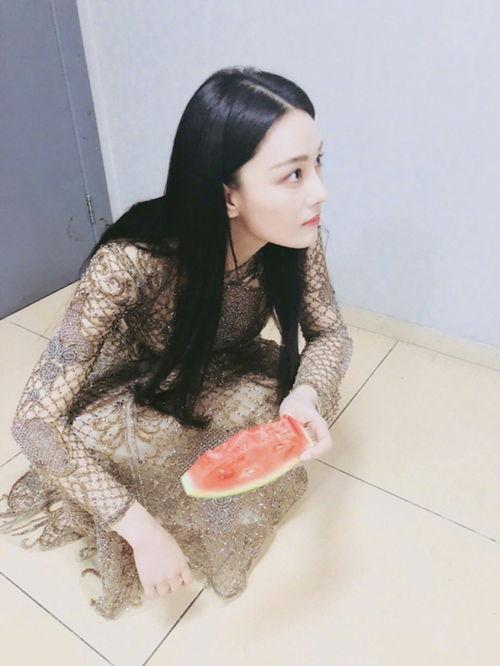 师范校花吃瓜,校园风云再起