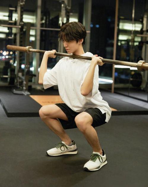 健身男视频吃瓜,健身餐背后的秘密与诱惑