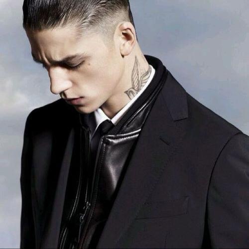 吃瓜明星头像男生霸气,揭秘吃瓜明星头像背后的霸气男生