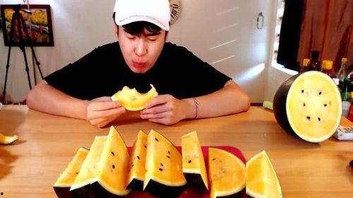 韩国弟弟吃蜜瓜视频,趣味视频萌翻网友