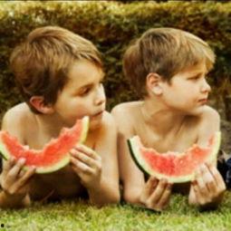 抠图宝宝吃瓜,吃瓜瞬间萌化人心