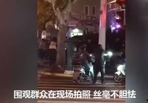 黑脸吃瓜群众菜刀,揭秘网络舆论背后的真相