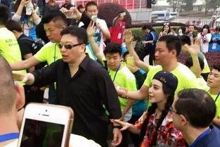 看客心理吃瓜群众,吃瓜群众的狂欢与反思