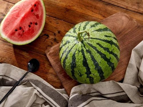 上海商场吃瓜,吃瓜群众的欢乐盛宴