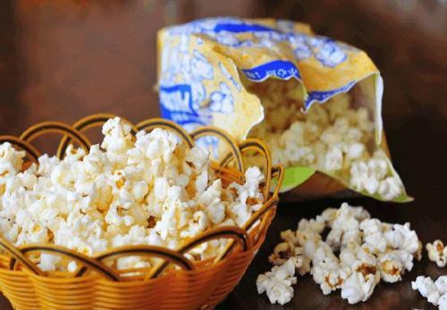 看戏吃瓜爆米花视频,揭秘热门视频背后的爆笑瞬间