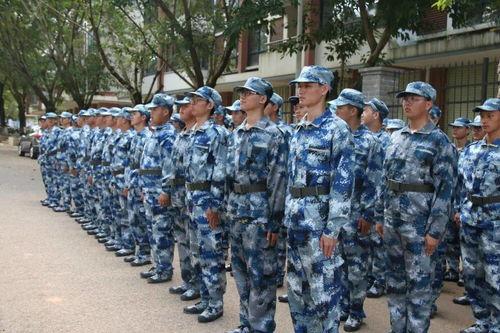 吃瓜军训宿舍,青春记忆中的酸甜苦辣