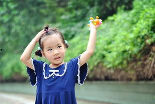 乐观的吃瓜小妞